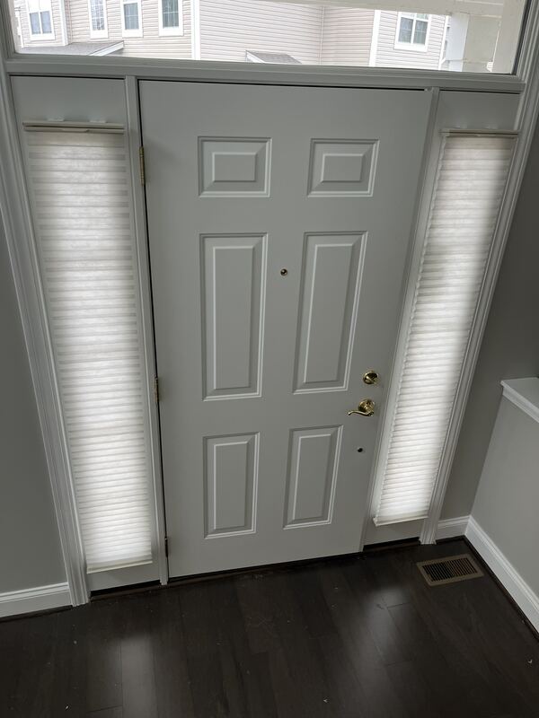 Hunter Douglas Cordless Operable Sidelight.
